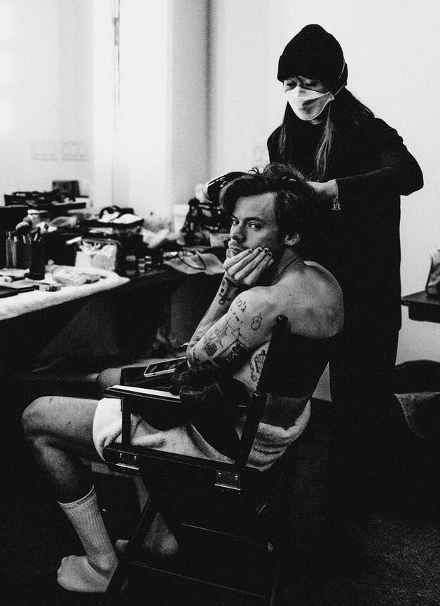 hsdaily's tweet photo. Harry backstage in Portland, OR photographed by Anthony Pham. https://t.co/qMh8xA4ip8