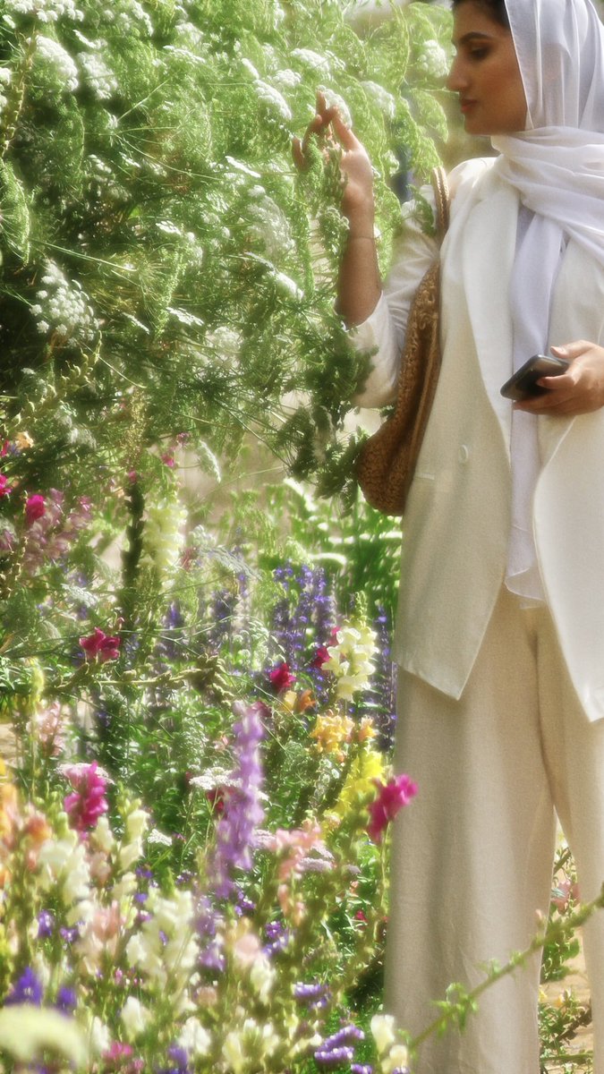 aisha_kbs's tweet photo. They said: 29 is the year you prepare for the 30s and I want it to be as colorful as these pictures are 🌸 🌬Happy birthday to me. PS: *my birthday on the 9th of Nov but who cares* 🎉

https://t.co/dZ0dj7r9PG https://t.co/P7W179wqZO