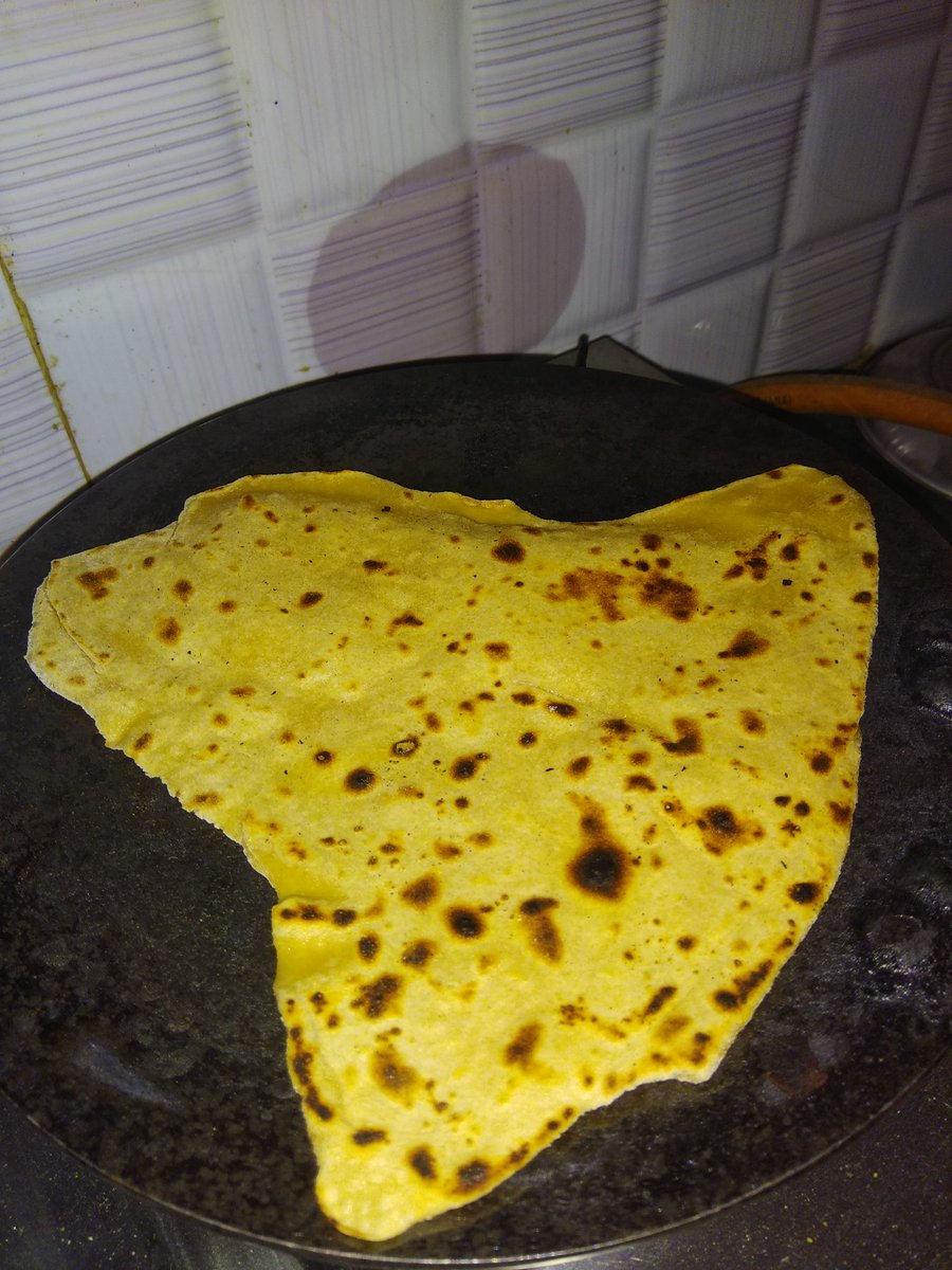 Parth_Parmar927's tweet photo. Do din Maa bahar kya gai kambakht Roti ne apna aakar hi badal liya 😒

😂🤣 Btw its made by me https://t.co/WfXj4OOa3z