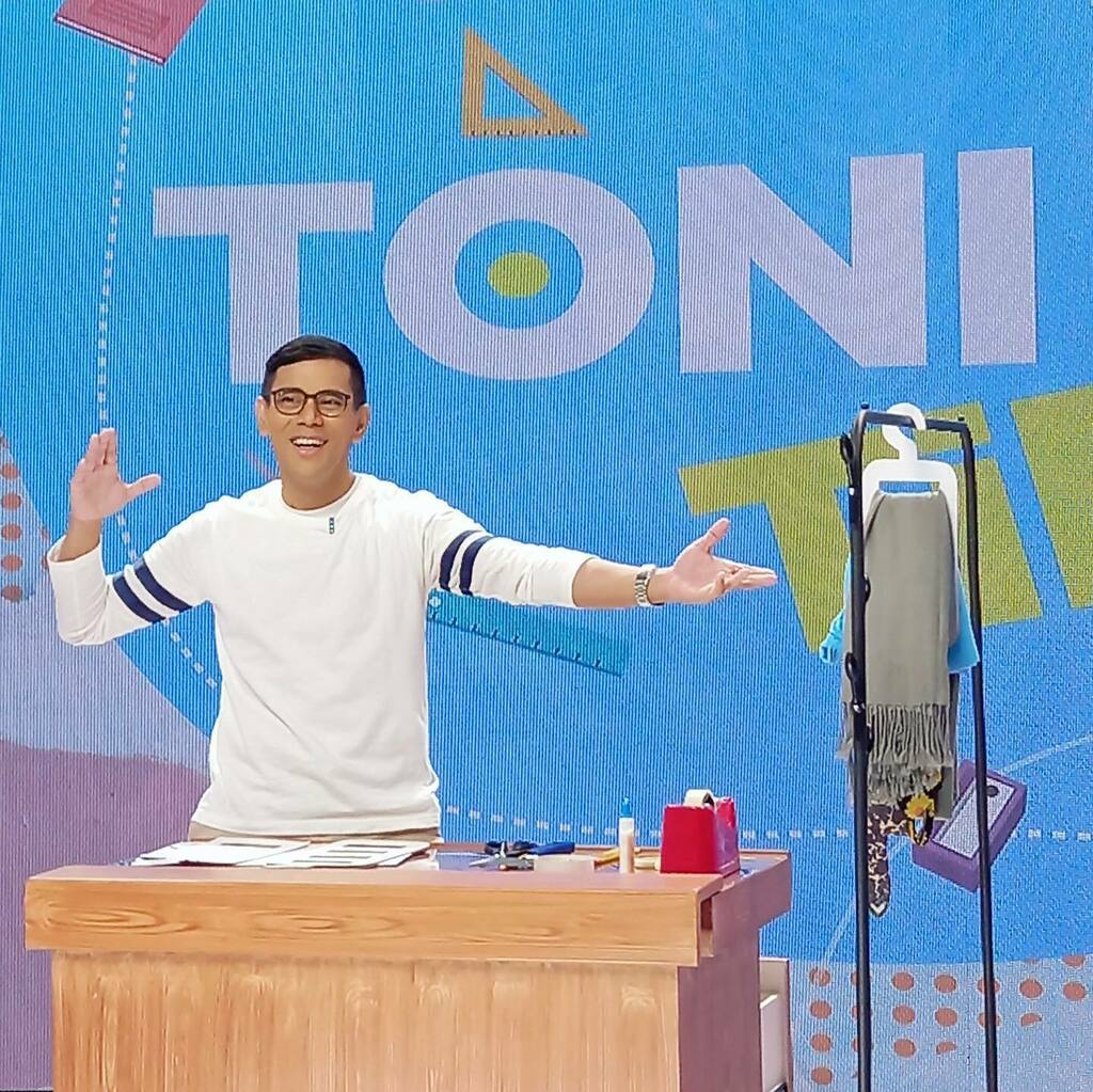 NET25TV's tweet photo. Worry no more para sa mga sabitan niyo ng necktie or scarf, dahil nandito na si @kuyatonipet para bigyan tayo #ToniTips! ๐ก
D.I.Y. NECKTIE AND SCARF ORGANIZER
Watch the full episode of Kada Umaga on NET25's Facebook page and YouTube Channel!
#Kadaโฆ https://t.co/zeey9CnXKu https://t.co/69bbIt5Hg5