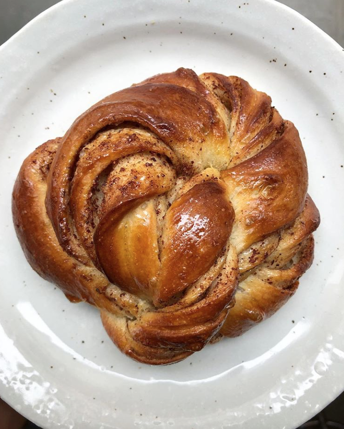 VogueFrance's tweet photo. Cinnamon roll 😍! https://t.co/WN8tSp6uQh