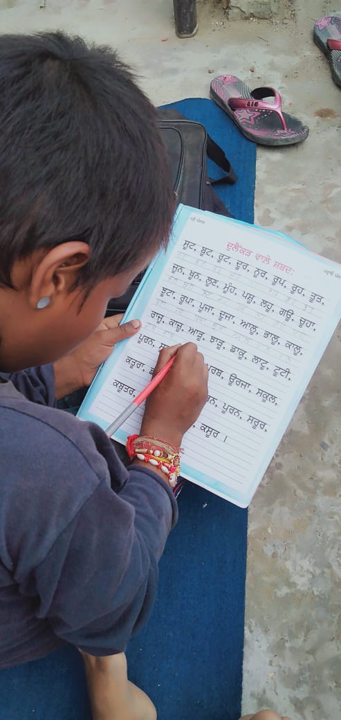 ranjit_kaur74's tweet photo. Vishav satsung sabha provide free education in slums for last 5 years .
Happy national education day 🙏🏻 https://t.co/vv5PyWsLF5