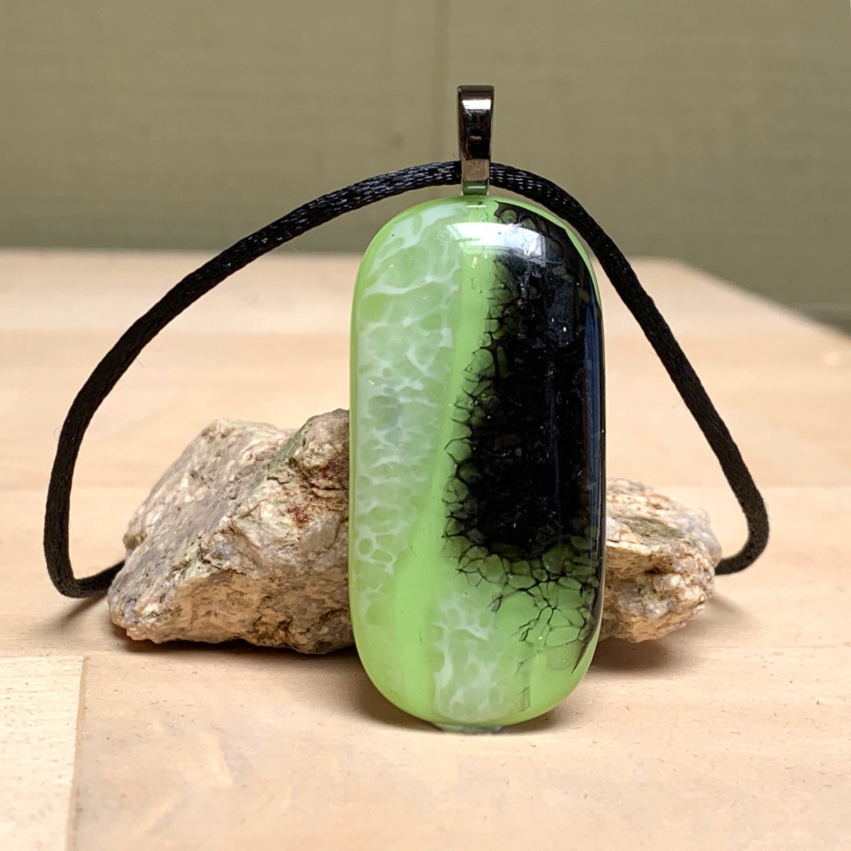 KilnKarma's tweet photo. SOLD! 🎉
So happy this #necklace  found it’s new owner! #Thankful 

Find your favorite at https://t.co/zboqyFmacE

#Jewelryforher #shopping #etsyseller #fusedglass #handmade #handmadejewelry #jewelry https://t.co/sgHTNTErfl