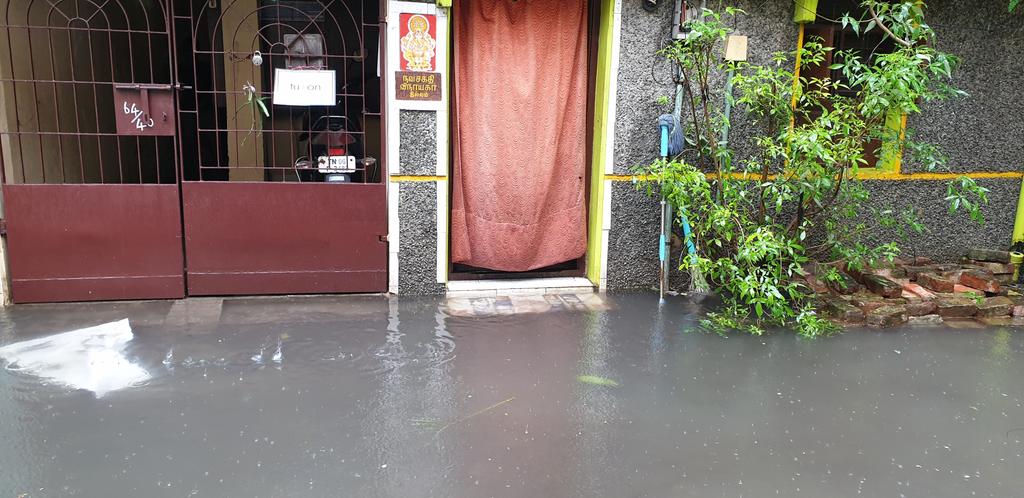 Mohankumar_1997's tweet photo. Rainwater stagnated outside of my house 😔.@Sanjay_Pinto @CHN_Metro_Water @chennaicorp https://t.co/3n6ukRIuuQ