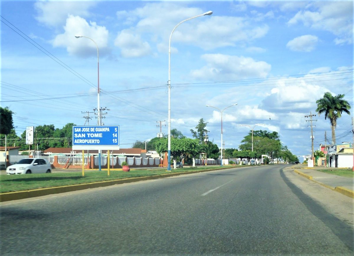 INTERCOMUNAL EL TIGRE - SAN JOSÉ DE GUANIPA (EL TIGRITO). #Anzoategui. Fue inaugurada el 28 de marzo de 1976, en la primera presidencia de Carlos Andrés Pérez. Tiene una longitud aproximada de 5 kilómetros. #ObrasDeLaDemocracia