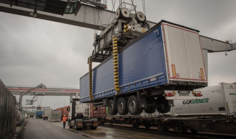 More transport by rail is a must, to achieve our climate targets. Yet some companies seem reluctant to switch from road to intermodal transport. A switch witch has only advantages. In this series, we talk to shippers who have made the step. Part 3: <a href="/Ricoh/">リコー / RICOH</a>  thefutureisours.nl/en/logistics-s…