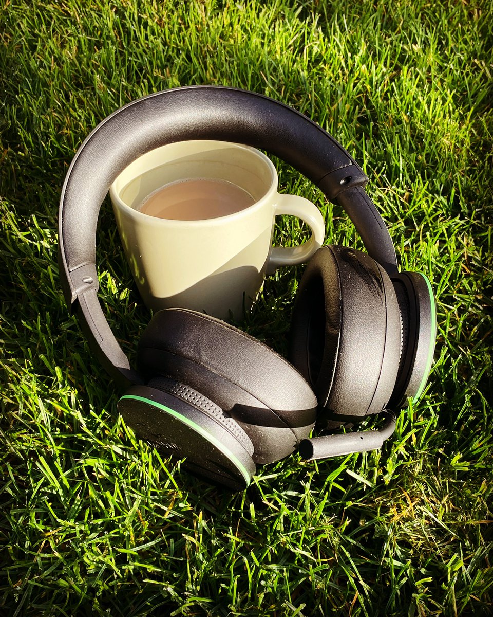 VibesXbox's tweet photo. Sunny day at last= day outside for me.
Quick #pelotontreadmill then shower, quick play and we are going to spend the whole day outside…
Healthy day for us then.
Happy Tuesday everyone!!!#xbox #xboxheadset #xboxheadphones #xboxseriess #xboxseriesx https://t.co/ySqtorfkyr
