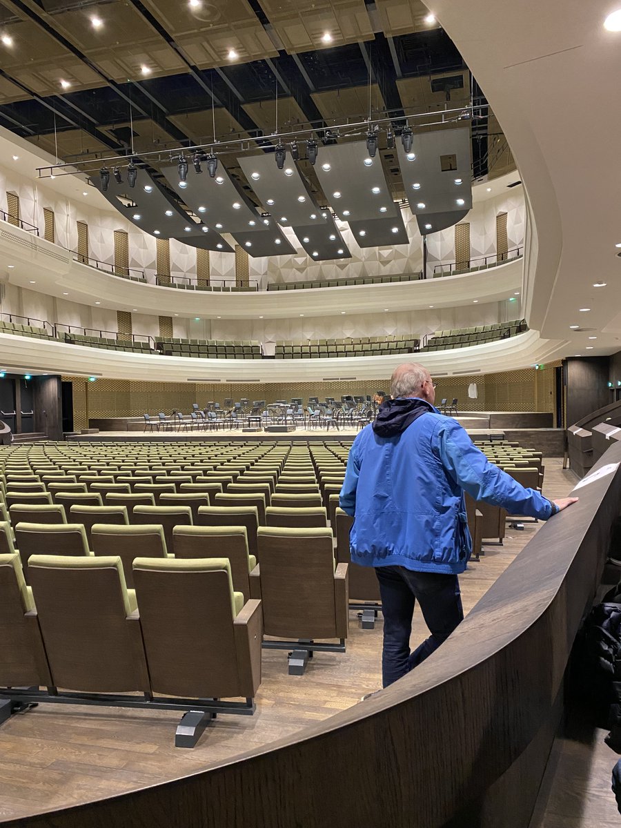 Onze City Hosts zijn welkom geheten in Amare! Met een rondleiding hebben we kennisgemaakt met de prachtige theater- en concertzalen, indrukwekkende cultuur en beeldige architectuur.  De City Hosts vertellen de bezoekers van Den Haag er graag meer over. Wie komt er een keer langs?