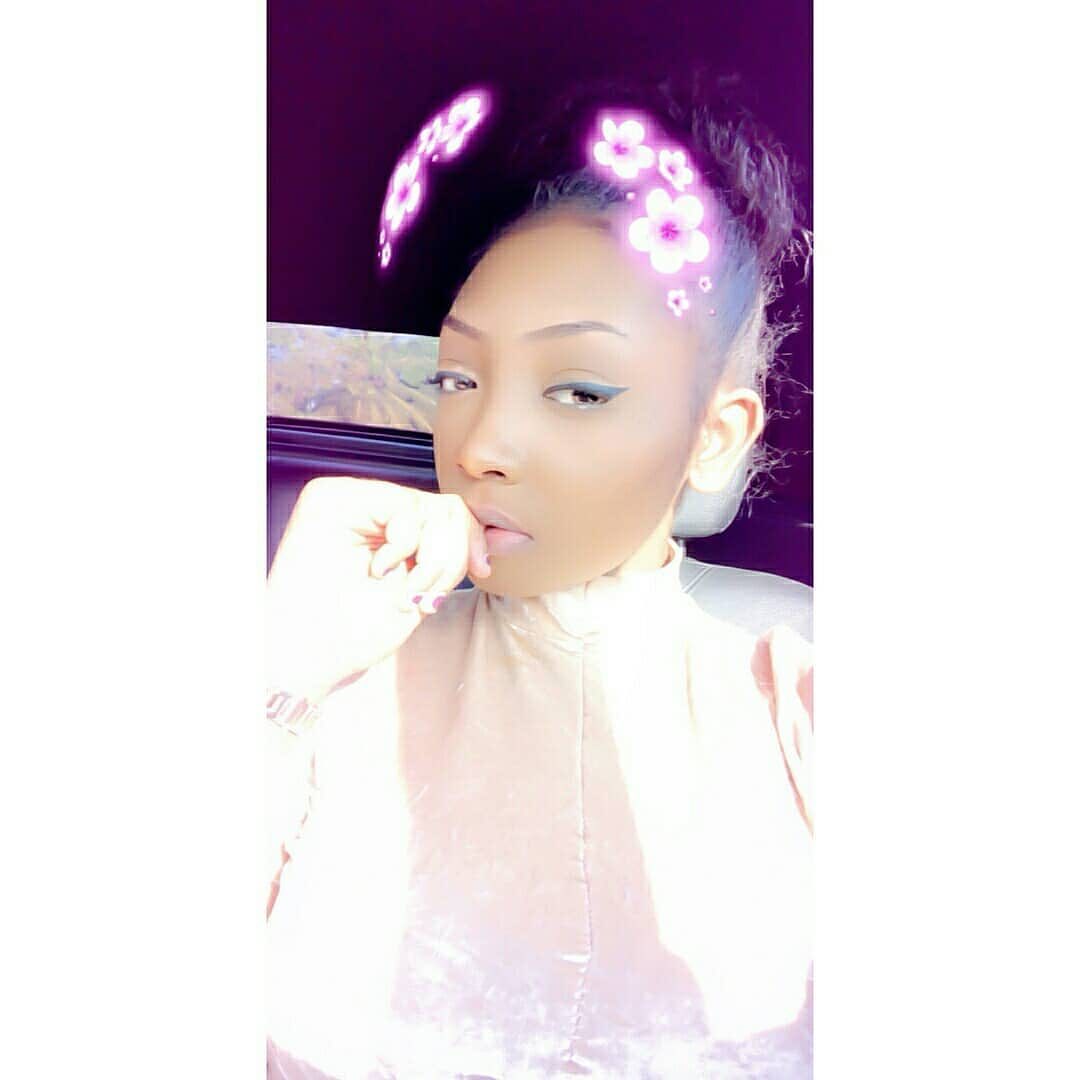 aicharoxine1's tweet photo. 🍫_barbie. "Life is sweet oooh😜💖
1,2,3,4_choose wisely https://t.co/SluUo00Zo2