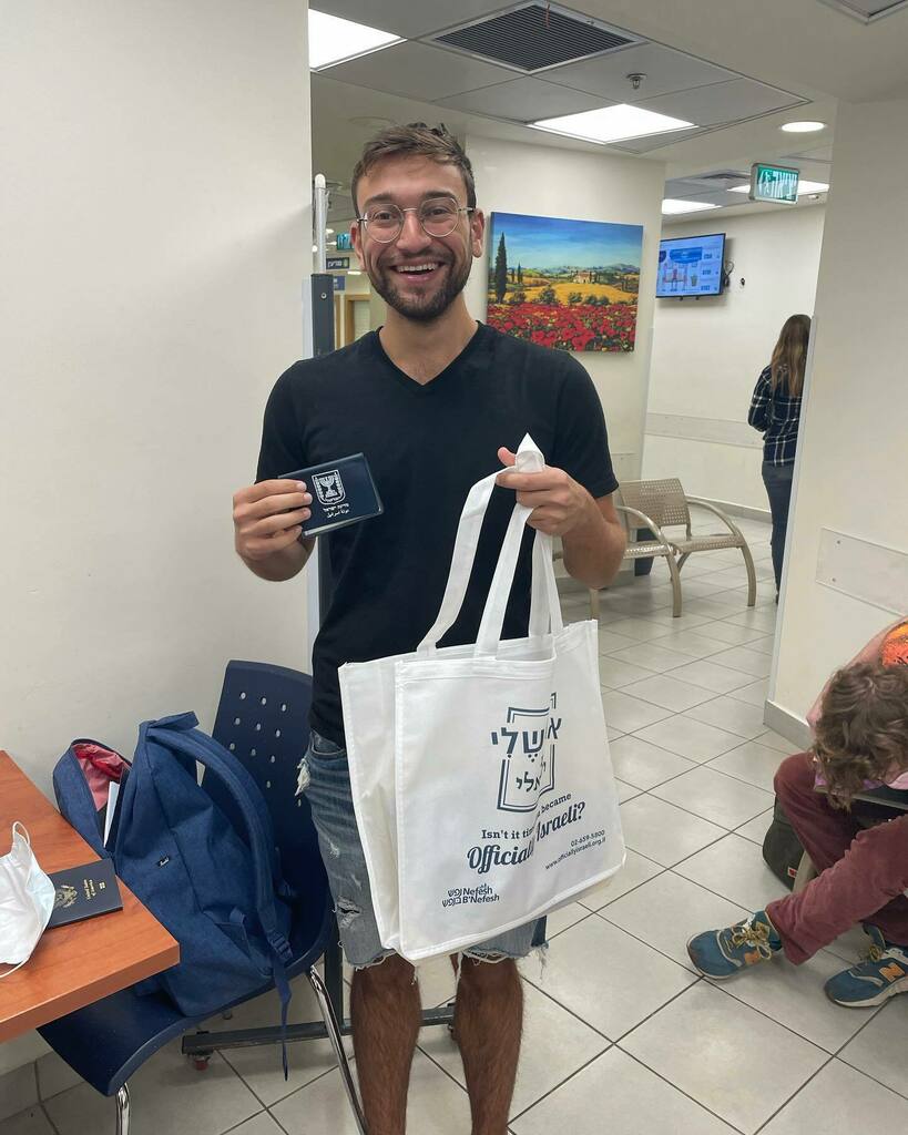 NefeshBNefesh's tweet photo. We helped 49 residents of Israel become #officiallyisraeli yesterday!!! #israel #liveloveisrael #aliyah #finallyhome #livingthedream #notjustadream #welcomehome https://t.co/nrnF9EkrmY https://t.co/DOomDKChyy