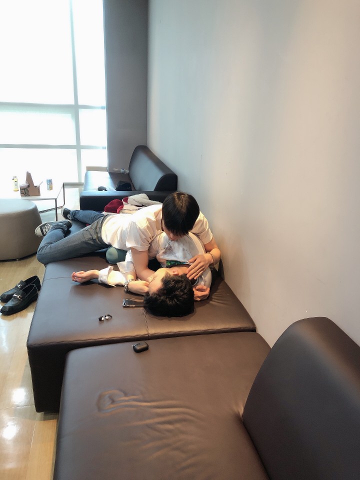 ssabul_joha's tweet photo. ㄹㅓI오 동성애 논란 해명합니다. 원래 그냥 이런 친구입니다.^^ https://t.co/tcpPXOn0bo