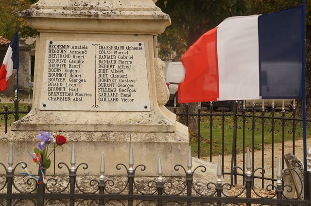 StephTRIFILETTI's tweet photo. 🌈Recueillement devant le monument aux morts ce matin à Port d'Envaux.
👉Plus que jamais n'oublions pas que la #brutalisation des sociétés pendant la 1ère guerre mondiale est la #matrice du totalitarisme fasciste, stalinien et national-socialiste au 20-21ème siècle. https://t.co/KOTWFqi1qd