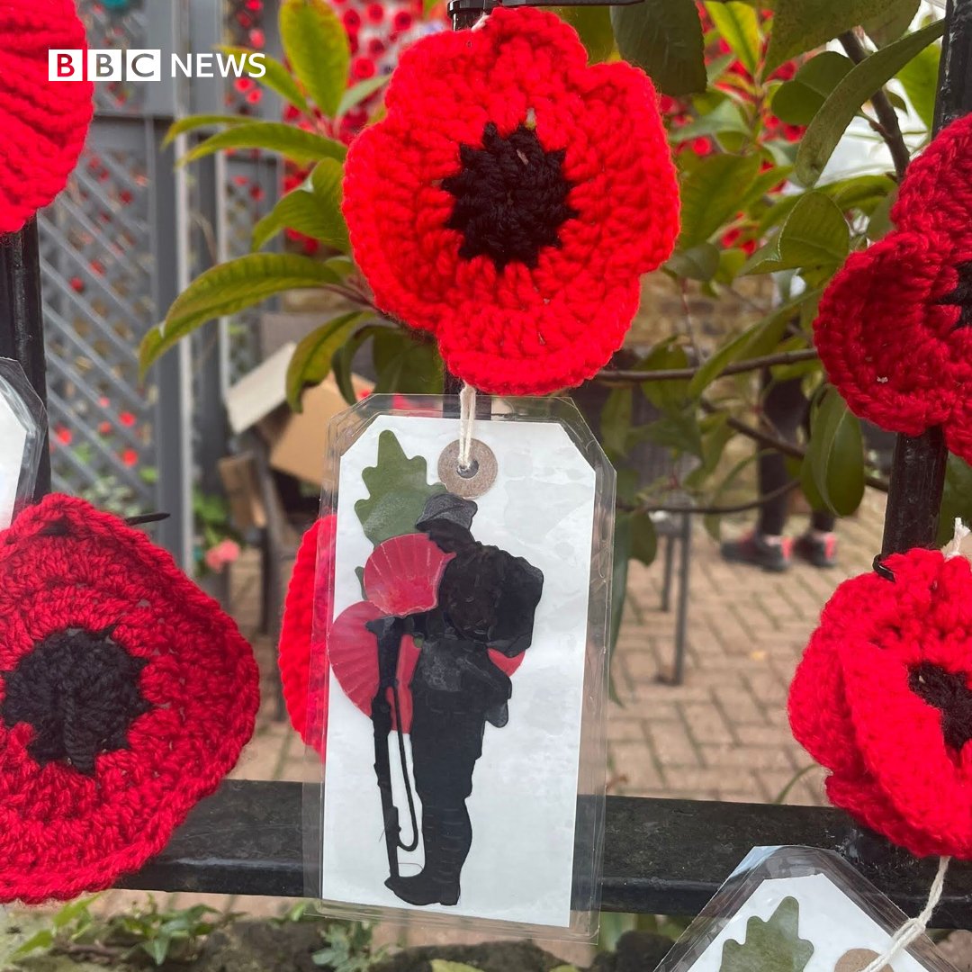 BBCLondonNews's tweet photo. The Surbiton Royal British Legion Youth Marching Band (@srblymb) have pulled together a display of over 5,600 crocheted poppies.

Women from the local community and beyond hand-made the poppies to commemorate #armisticeday  and 100 years of the Royal British Legion. https://t.co/5qT4HOZHtm
