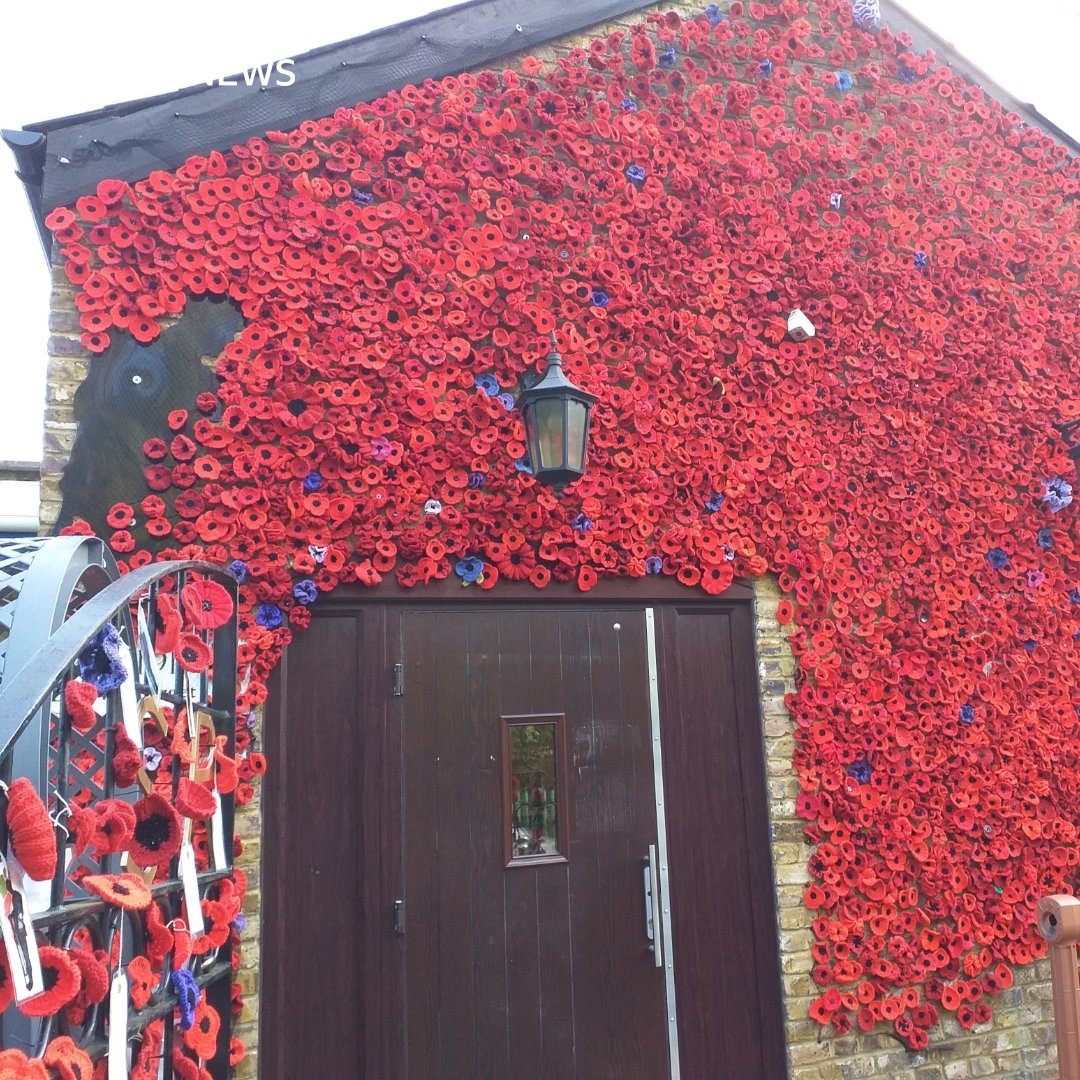 BBCLondonNews's tweet photo. The Surbiton Royal British Legion Youth Marching Band (@srblymb) have pulled together a display of over 5,600 crocheted poppies.

Women from the local community and beyond hand-made the poppies to commemorate #armisticeday  and 100 years of the Royal British Legion. https://t.co/5qT4HOZHtm