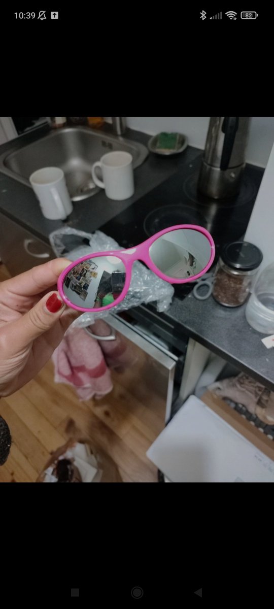cafemareva's tweet photo. @vinted such a rip off app a seller sends you a complete different item than you buy I I need to pay and have it shipped back https://t.co/T1sqfKBdN5