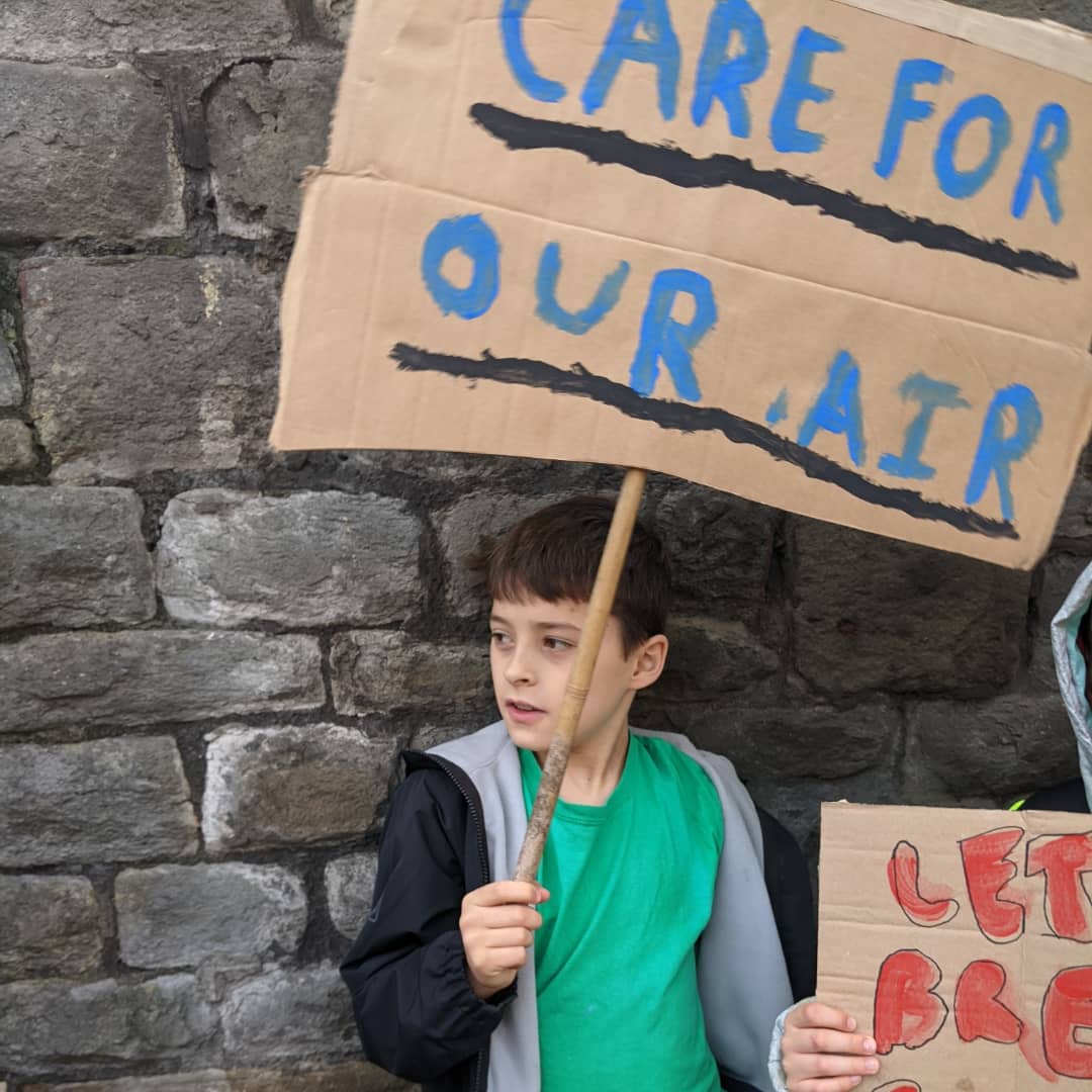 Vickstix1980's tweet photo. We had a great time protesting for clean air and what a turn out! https://t.co/q0a0UgE44q