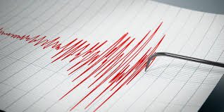 mivanrodriguez's tweet photo. Se acaba de sentir un fuerte temblor al norte  de Cuenca, 
Si lo sintió reporte en qué lugar https://t.co/oW6RoLLFHC