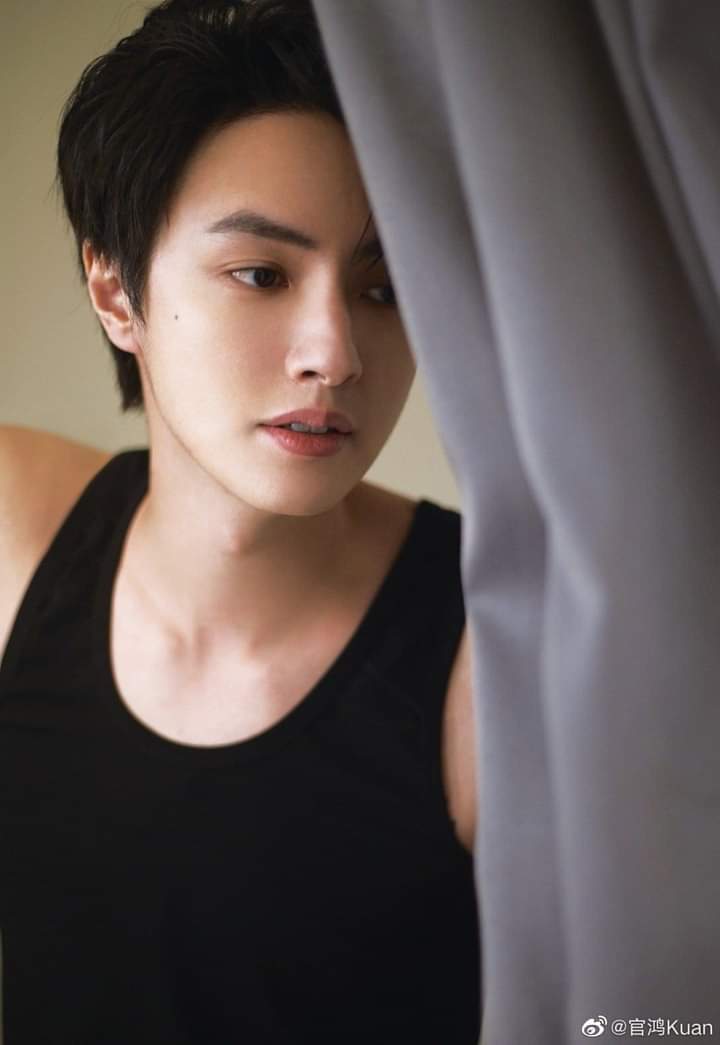 KuanHongPH's tweet photo. Kuan Weibo Update

"Not a selfie yet".

#guanhong #kuanhung #官鸿 #kuanhongph https://t.co/8K4R9qTqdJ