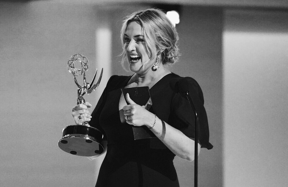 The happiness on her face ❤️👏🏻☺️ #katewinslet #emmys2021
