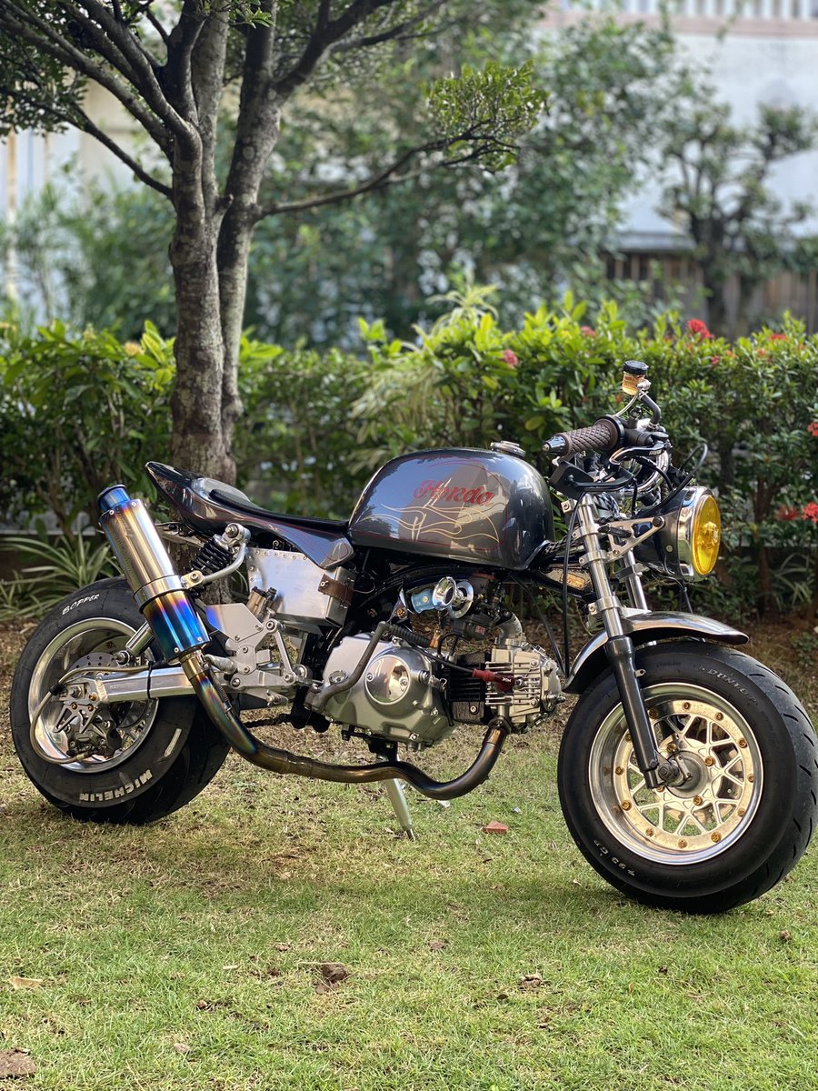 monchan0520's tweet photo. ついに元モンキーは
ピンストライプを入れて、ホイールも
入れたい物に変えました‼︎
明日は洗車しましょ

#クリアランス1mm https://t.co/T9o4igh0Cr