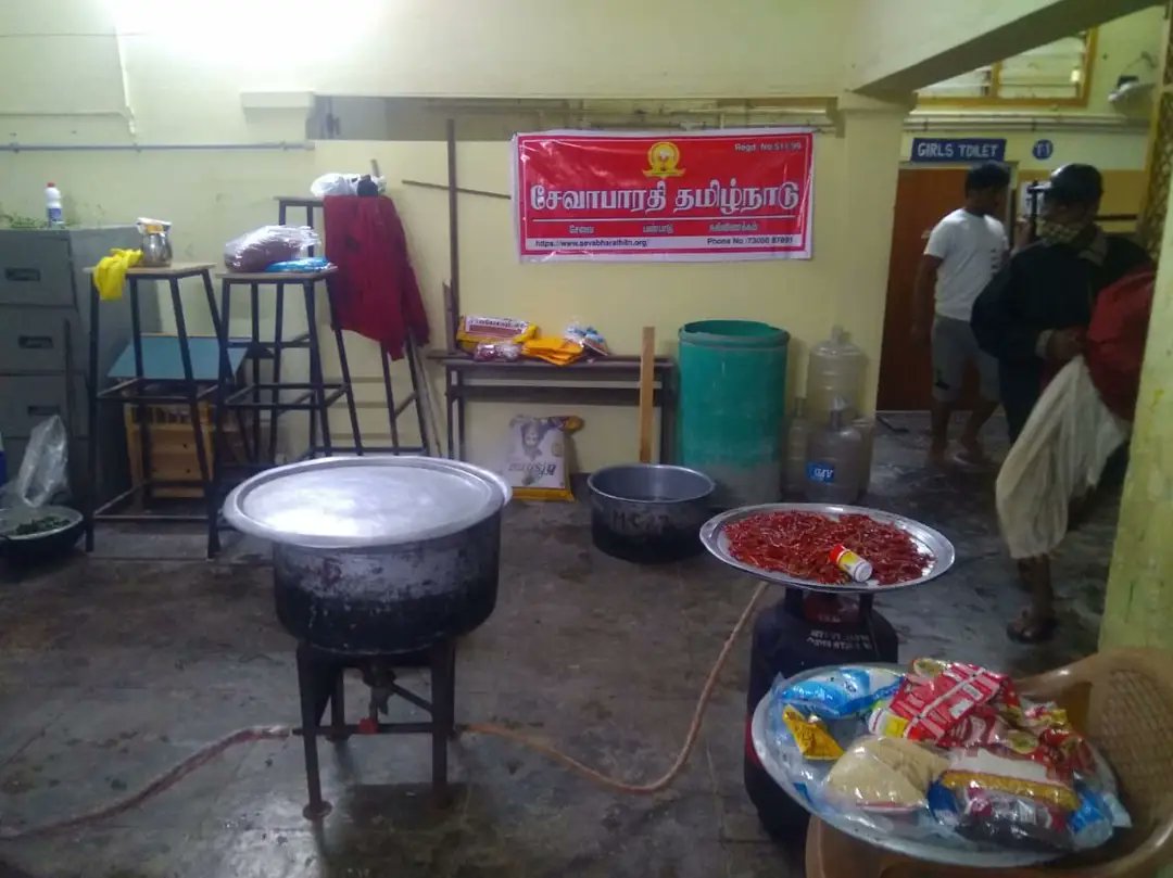 omprakash678's tweet photo. #RSS - #SevaBharathi prepared #lunch, #dinner for around 3000 people's residing in the areas of #Perambur #Choolai #Kolathur #Lakshmipuram #KumaranNagar #TVK #Puliyanthope #BV every day
#ஆர்எஸ்எஸ் #சேவா_பாரதி
#RSS4Nation #RSSinAction #chennai #சென்னை_மழை #சென்னை #மழை #Chennai https://t.co/pnV5gajnxS