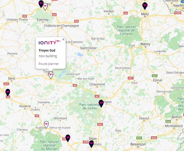 Bonne nouvelle, la désert de stations de charges rapides sur l'autoroute entre #Langres et #Reims se comble. Une station <a href="/IONITY_EU/">Broken Link Hijacking</a> à proximité de l'A5, au Sud de Troyes est en construction.