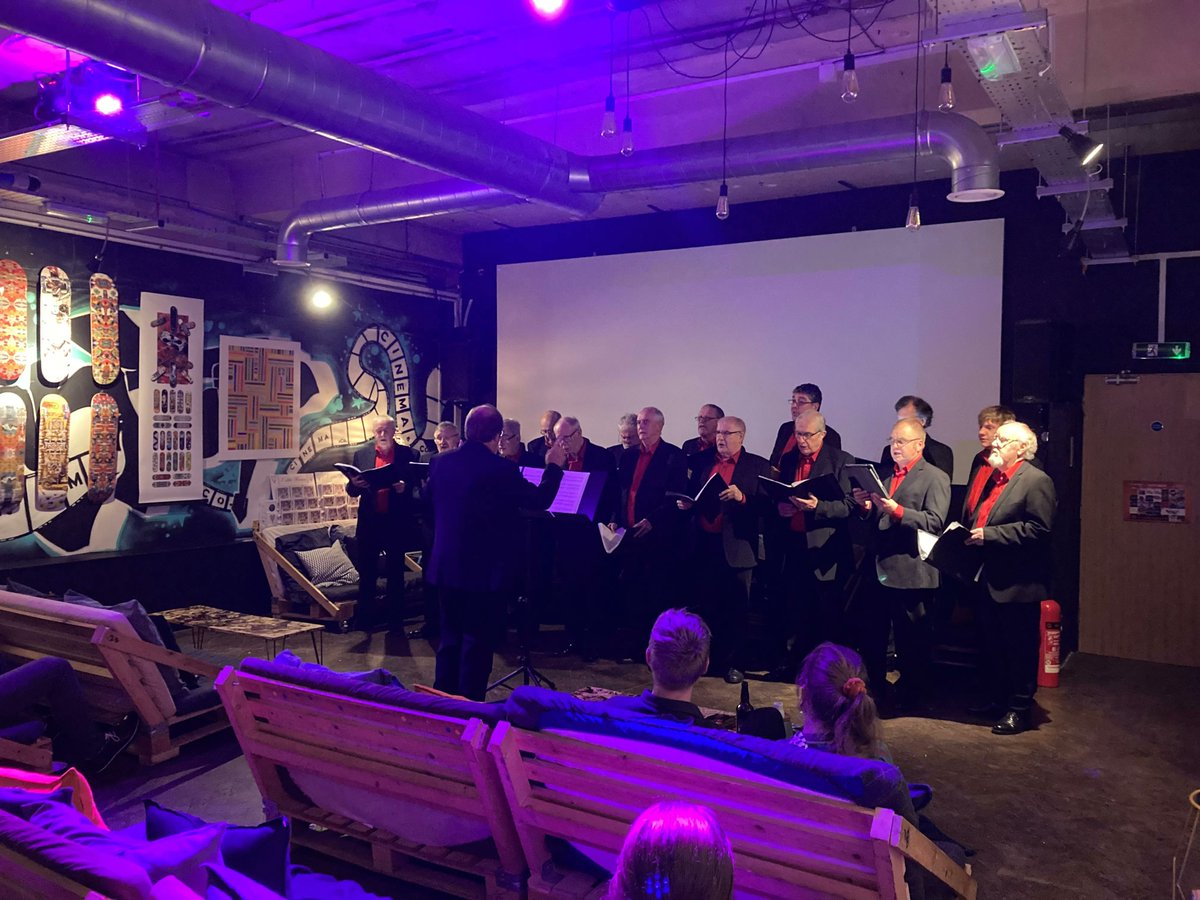 menterabertawe's tweet photo. Noson wych yn Cinema &amp; Co neithiwr yn mwynhau perfformiad @Phoenix_Choir a'r ffilm "Men Who Sing"!

Ewch i weld y ddau os gewch chi gyfle!

❤ @cinemacoswansea

@FfilmCymruWales @FilmHubWales @mentrauiaith 
#cymraeg #abertawe #sinema https://t.co/mJhCLfva7r