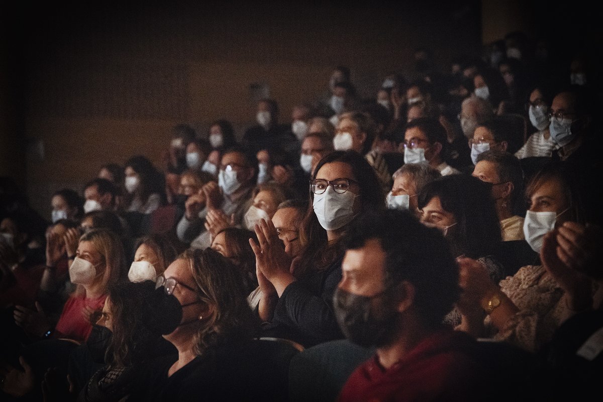 FiotCarballo's tweet photo. Volvemos estar xuntos para gozar do #teatro.🎭
Neste 2021 celebramos 30 anos con vós.❤️
📸Lembranzas do #FIOT30 ⚡️ https://t.co/aiAiVz9xju