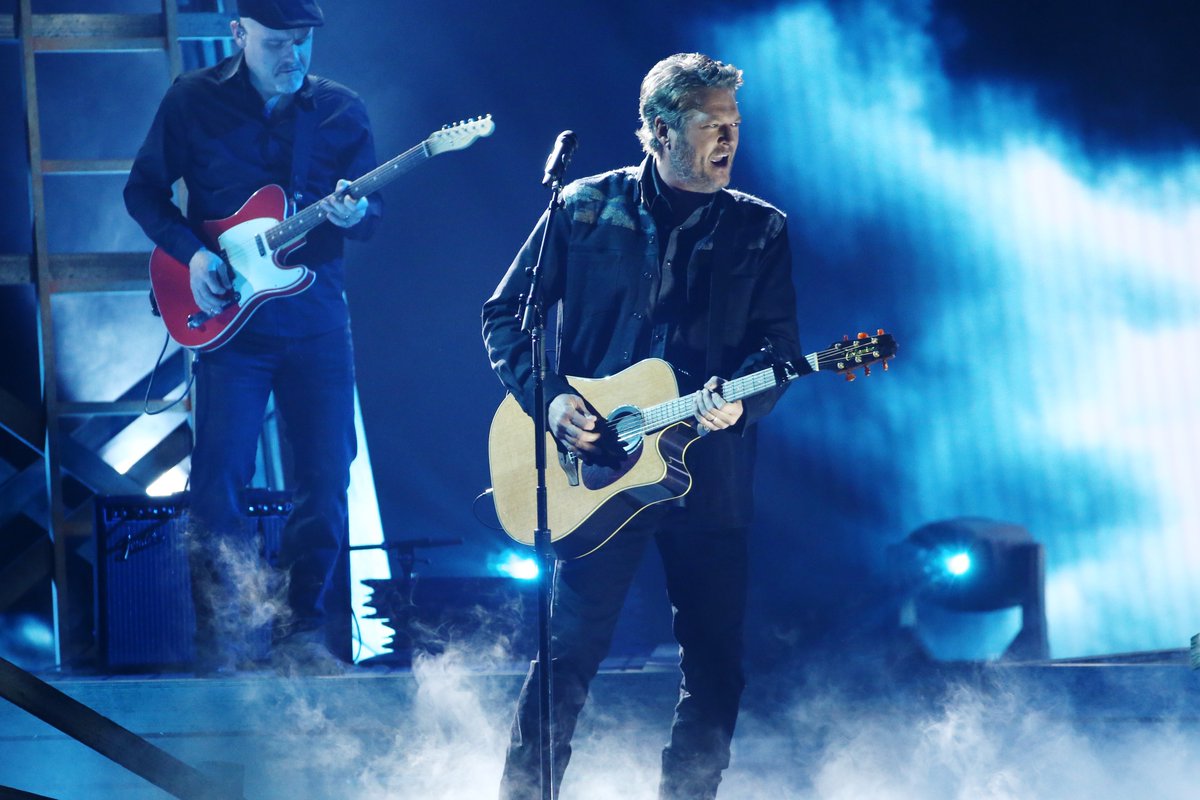 📸 10th Nov 2021 II Blake performs at the CMA Awards [x19] shefani-gallery.com/thumbnails.php…