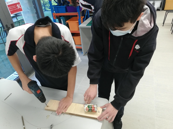 StamfordHK's tweet photo. In STEMinn last week, Grade 10 students built Diddley Bows, a type of one-string guitar. The project was an opportunity for students to apply their workshop skills such as drilling, cutting, and craftsmanship.
#StamfordHK #CognitaWay #STEM #STEMinn #DiddleyBows #designtech https://t.co/JJrdtHGooc