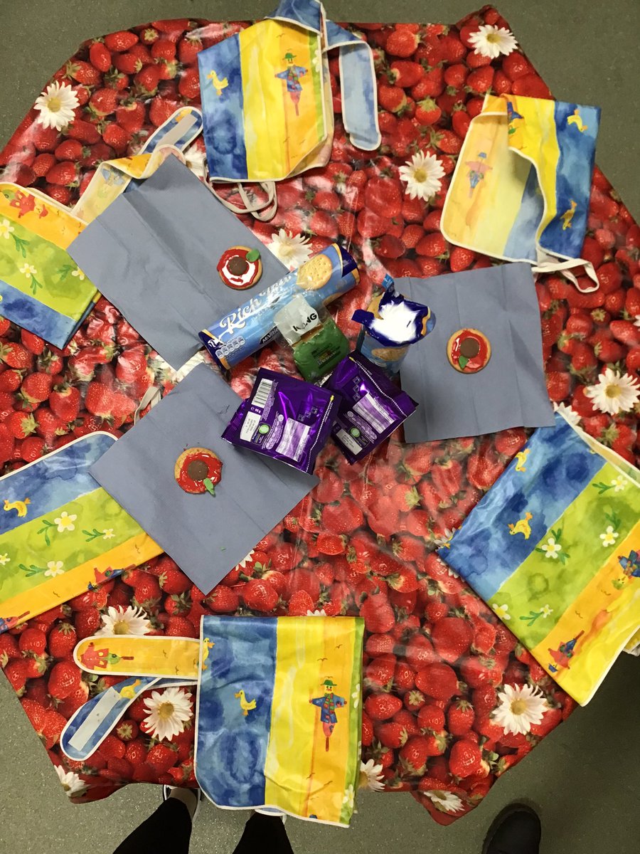 HighwoodPrimF2H's tweet photo. Lots of Remembrance Day activities❤️ https://t.co/7Yl5JVG0A4