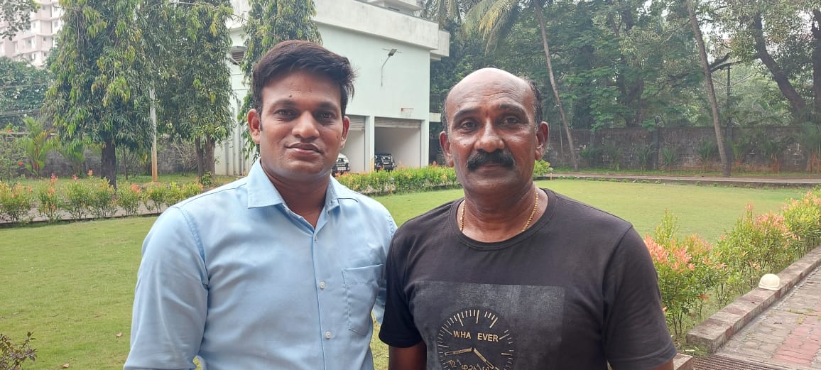 ಕಳೆದ 45 ವರ್ಷಗಳಿಂದ ನಮ್ಮ ಎಲ್ಲ ಪೋಲಿಸ್ ವಾಹನಗಳನ್ನು ರಿಪೇರಿ ಮಾಡಿಕೊಡುತ್ತಾ ಬಂದಿರುವ ತ್ರಿಪಾಲ್ ಕುಮಾರ್(ಬಾಲಣ್ಣ) ರವರನ್ನು ಭೇಟಿ ಮಾಡಿ ಸಂತೋಷವಾಯಿತು. ನಿಮಗೆ ಧನ್ಯವಾದಗಳು.

Tripal Kumar ( Balanna), vehicle mechanic for last 45 years for all police vehicles in emergency situations. Thank you sir.