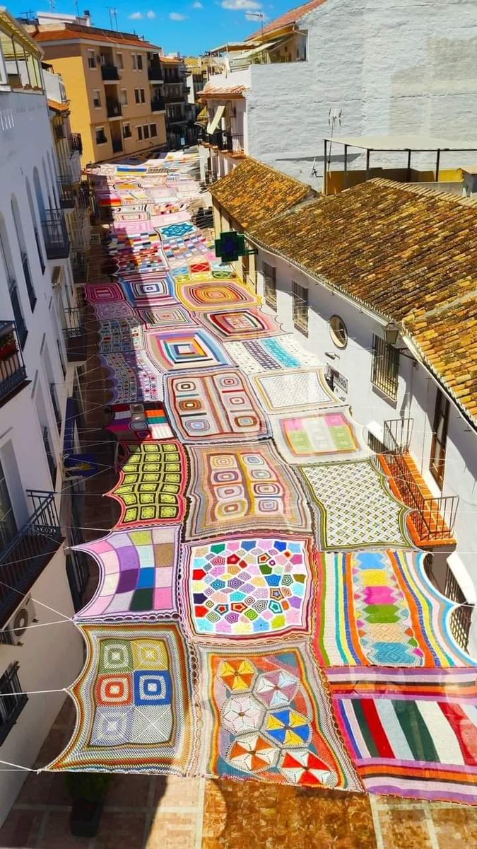 womensart1's tweet image. In Alhaurin de la Torre in Spain, seven women textile artists, plus their crochet teacher, Eva Pacheco, have spent months creating new sunshades for the town centre...
#WomensArt