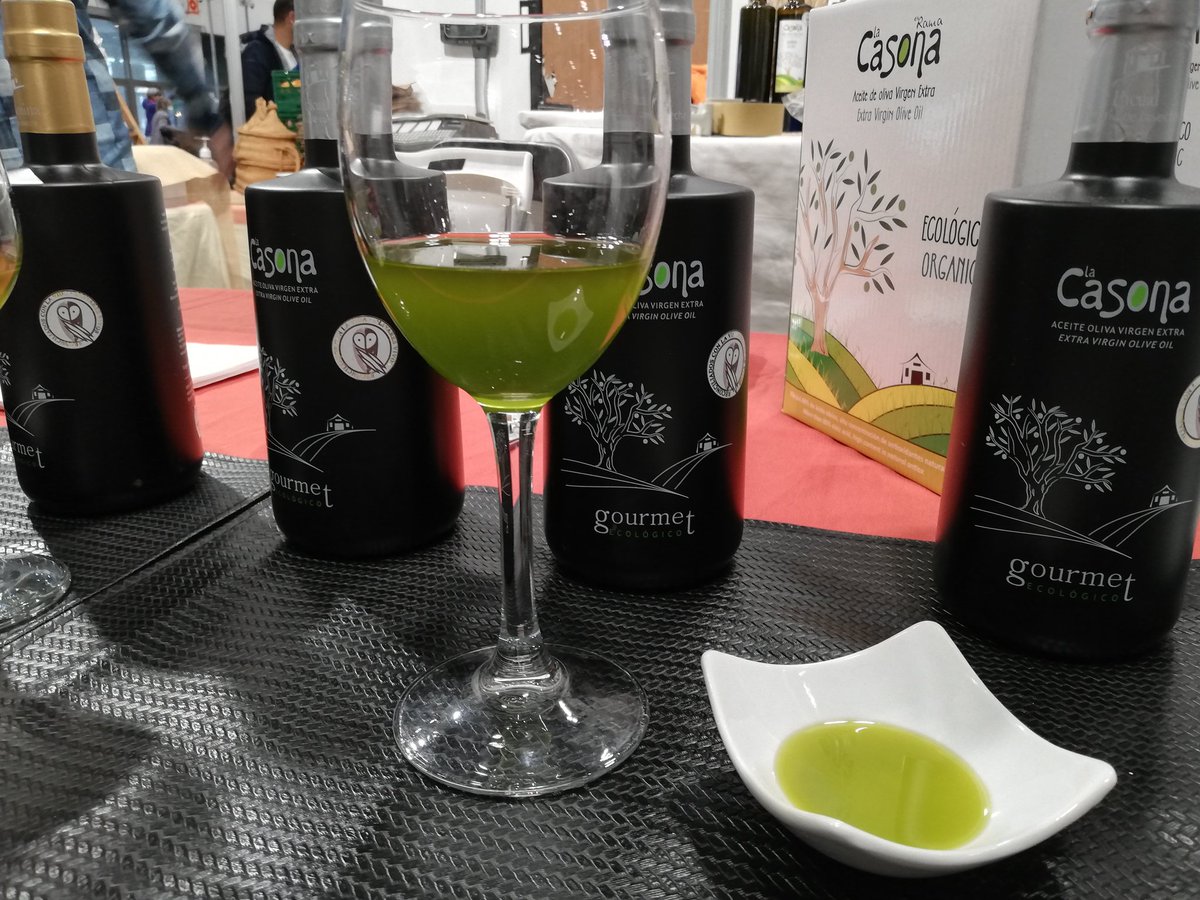 CasonaBioAove's tweet photo. Comienza #BioCulturaMadrid ven a degustar nuestros #AOVE de nueva cosecha #picual y #arbequina y #chocolate stand 205-F #Madrid #ecológico https://t.co/sPSEMf45yq