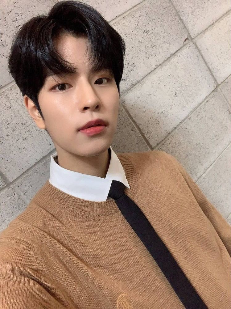 sun6it's tweet image. good evening tl, tumatanggap ba kayo ng pogi?