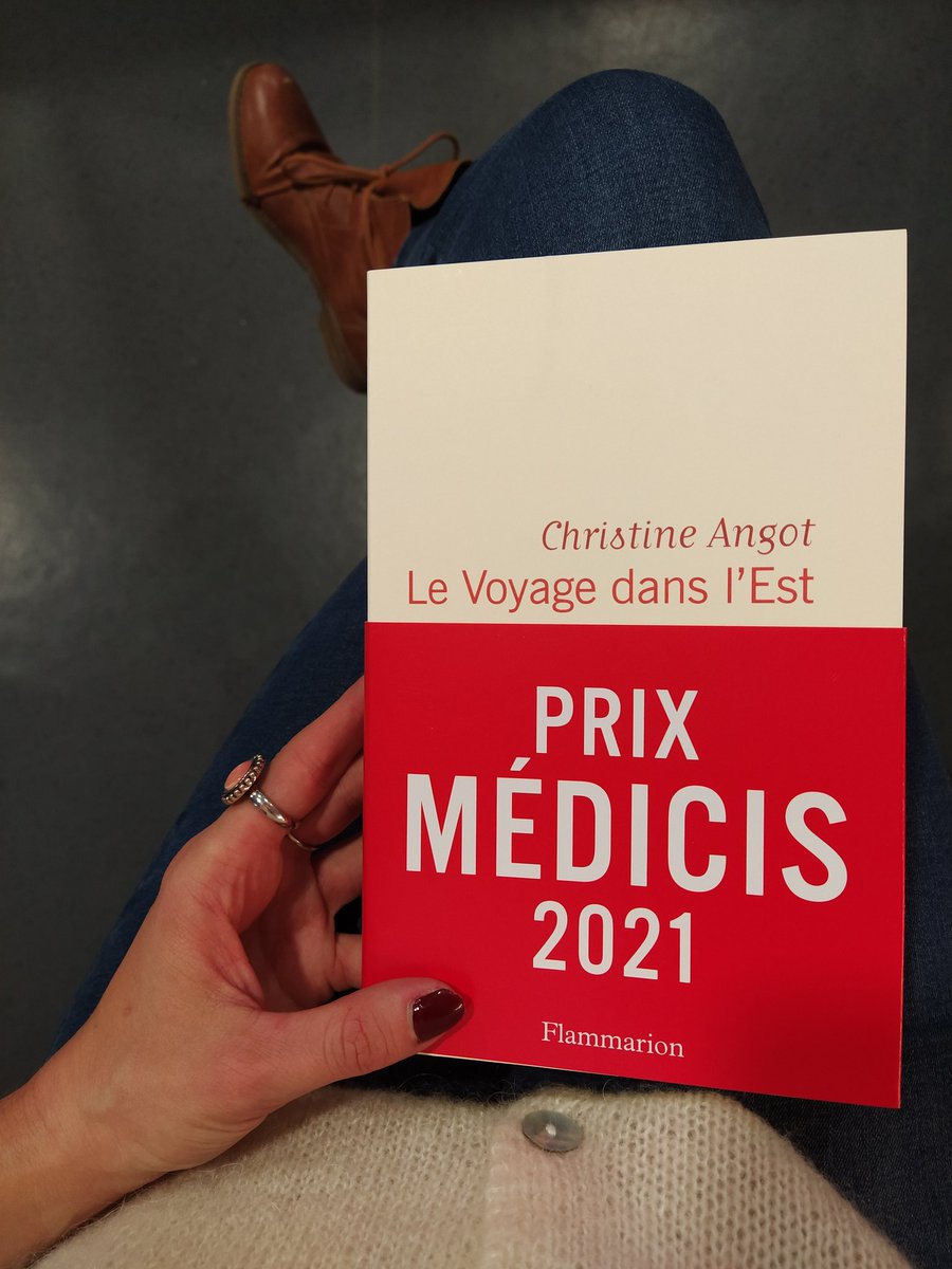 ccglosable's tweet photo. [Récit] L’autrice revient sur l’abus de son père sur son corps et son esprit. Elle décrit, à l’os, avec des mots justes et crus, le phénomène de l'emprise. Un livre qui marque. #RentreeLitteraire2021 https://t.co/vkxJRufw59