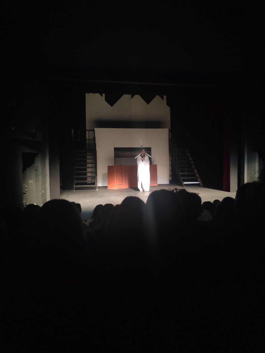 anamariakoeva's tweet photo. Two of Selwyn's stand-up comedians, Luke Hoskisson and Florence Sharkey, did @Selwyn1882  proud with their outstanding performances at @Cam_Footlights 🤍 I'm looking forward to seeing them both perform again! 🤍
@Cambridge_ICE @MidgeGillies https://t.co/nMLCEZAYJn