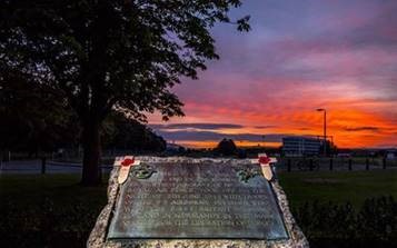 DiamondLightSou's tweet photo. We will pause today at 11am for two minutes to pay our respects to our Armed Forces Community, past and present. 

#TwoMinuteSilence #RemembranceDay #ProudtoSupportArmedForcesCovenant https://t.co/SRR3nKfvjK
