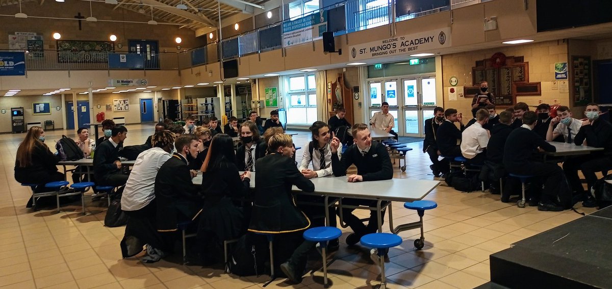 InclusionTeamSM's tweet photo. A huge thank you to Gwen from @linear_dc for delivering the careers in construction presentation to @StMungosAcademy Woodwork students yesterday! A great insight into the range of job roles available, skills &amp; forthcoming opportunities! 🔨🔧🪚🪛🔩 #Constructioncareers https://t.co/iouYj5U6zP