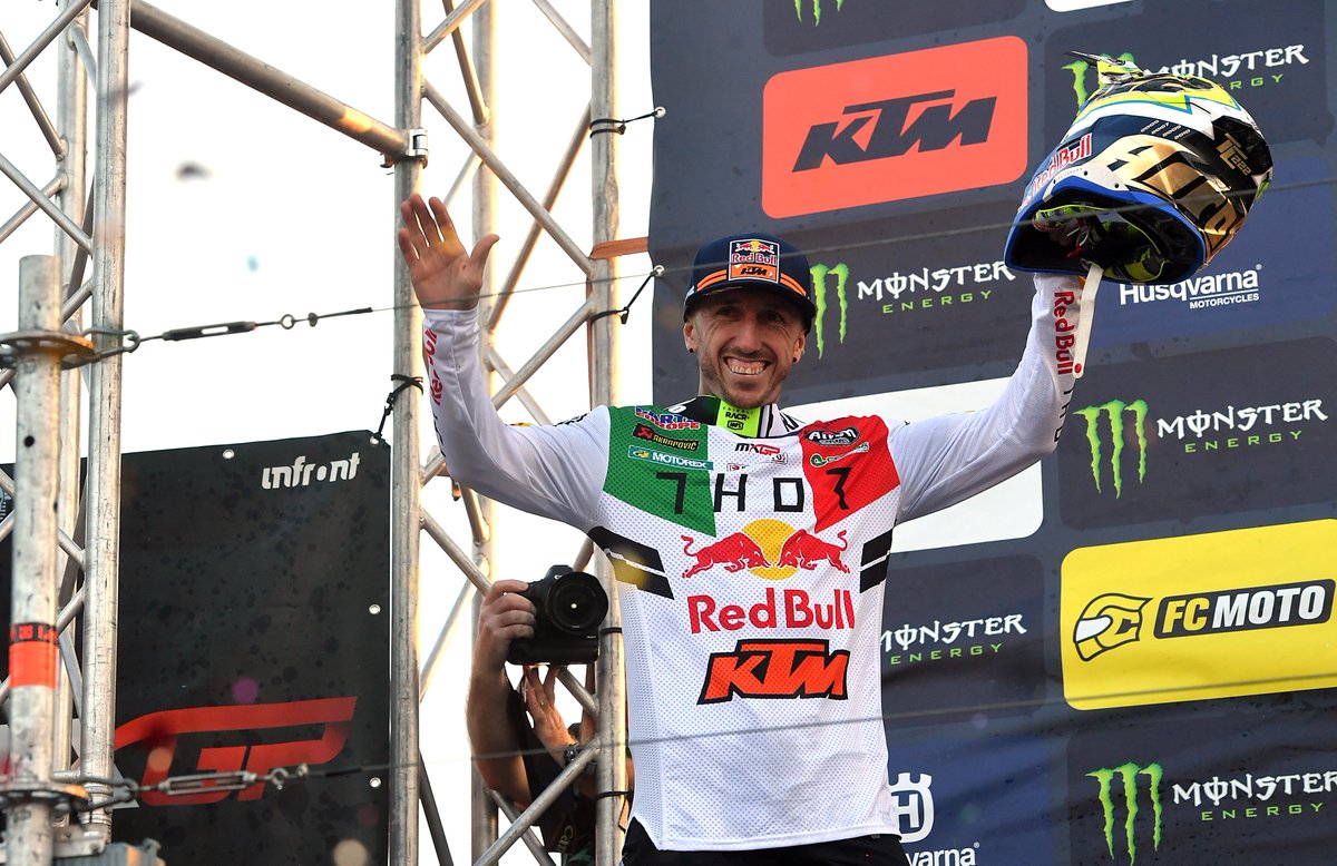 PirelliMoto's tweet photo. THANK YOU @AntonioCairoli for all the emotions, thrills, victories and passion you shared with us! 🔥❤️🔥🥇 We salute you and we’ll forever cherish your 6 MXGP World Titles trusting Pirelli Scorpion™ MX tyres 6️⃣🏆
#Pirelli #PirelliMoto #ScorpionMX #Motocross #MXGP https://t.co/kXLXbT8zBM