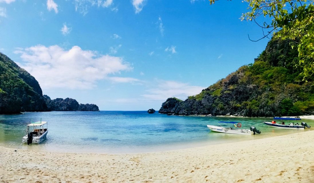 aptelnido's tweet photo. Travelling with our loved ones can be a dream come true for the holidays! 🤩
#APTexperience #APTway #APTelnido #ElNido #palawan #Safetravelph #Travelsquad #discoverphilippines #travelinspiration #vacation #staycation #reopening #flyconfident #OurSafeHaven #bubbletravel https://t.co/L0V3olo5kf