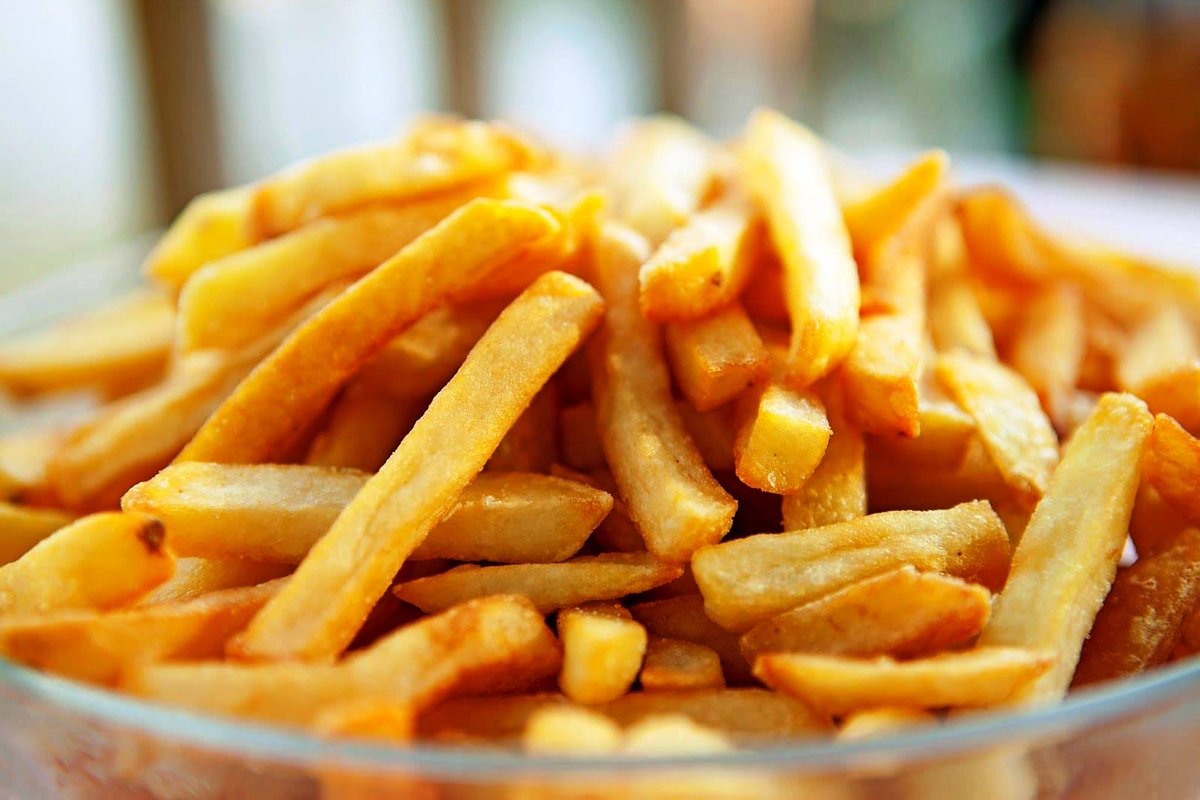 VybezRadioKE's tweet photo. Wewe hubambika na chipo aina gani? Masala, mwitu ama dry fry? @Browngalnessa @deejaypatiz #vybeayard https://t.co/CdBxBPQNCP