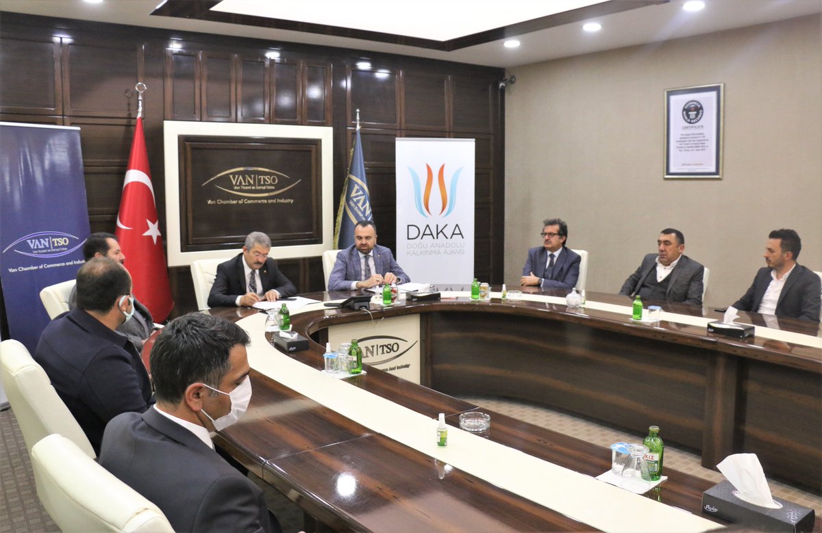 Odamız AR-GE ve İnovasyon Birimi (<a href="/vantsoarge/">VANTSO ARGİB</a>) tarafından hazırlanan ve <a href="/TC_DAKA/">DAKA</a> tarafından desteklenen "COVİD-19 Salgının Van Üzerinde Ekonomik ve Sosyal Etkileri İçin Danışmanlık Hizmeti" projesinin imza töreni yapıldı. 

<a href="/NecdetTakva/">Necdet Takva</a> <a href="/higuray65/">Halil İbrahim GÜRAY</a>