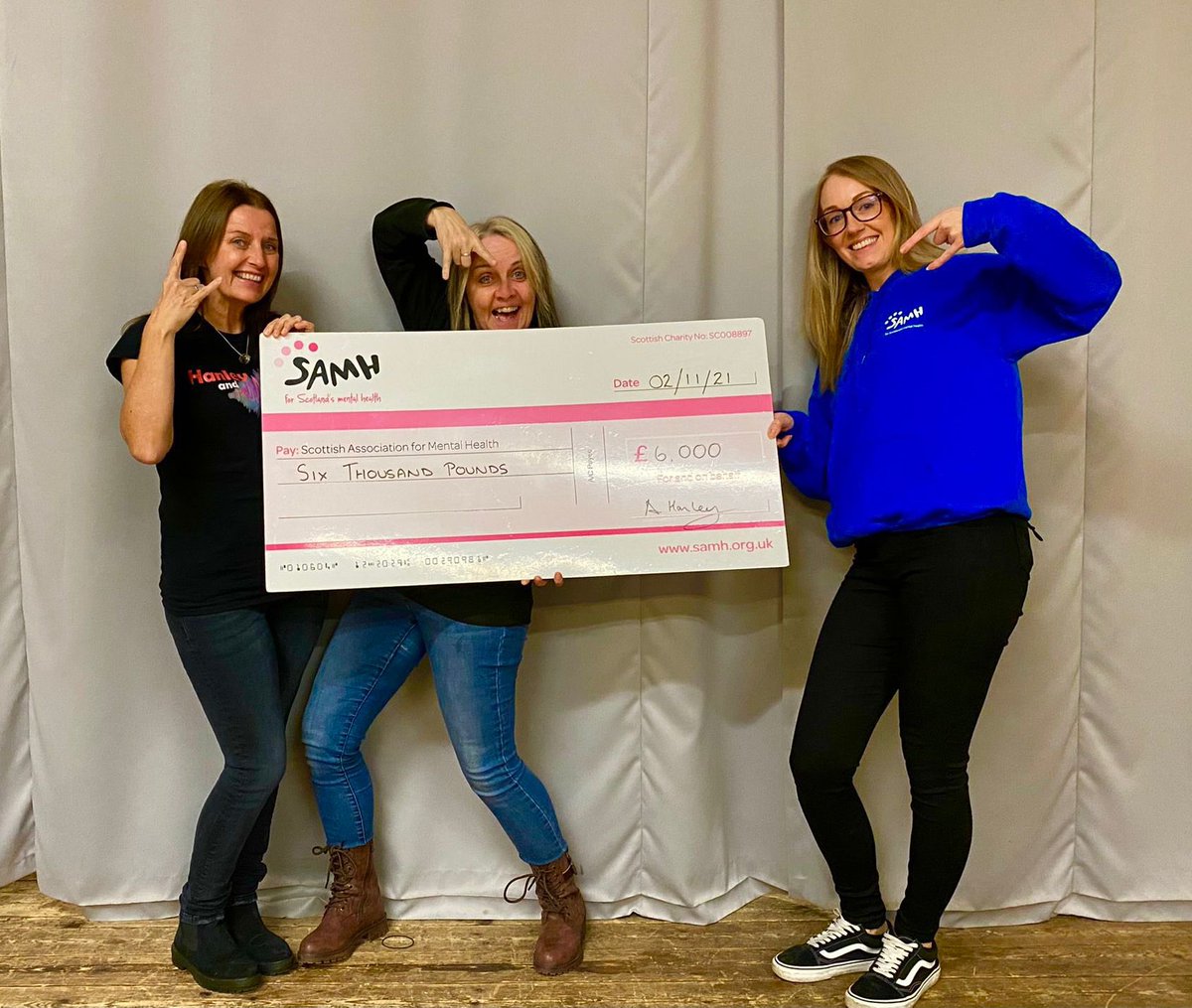 We caught up with @SAMHtweets & @Singinthecity last week for the big cheque pic
Donated £6000 from sales of our #followtherainbows track which was released at the beginning of #lockdown & also just hit over 100k streams

Thank you for your continued support!
#ifyoulikeitbuyit