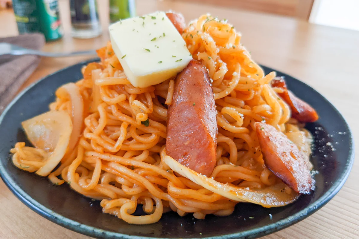あの袋麺をナポリタン風に！「サッポロ一番みそラーメン」のアレンジレシピ！