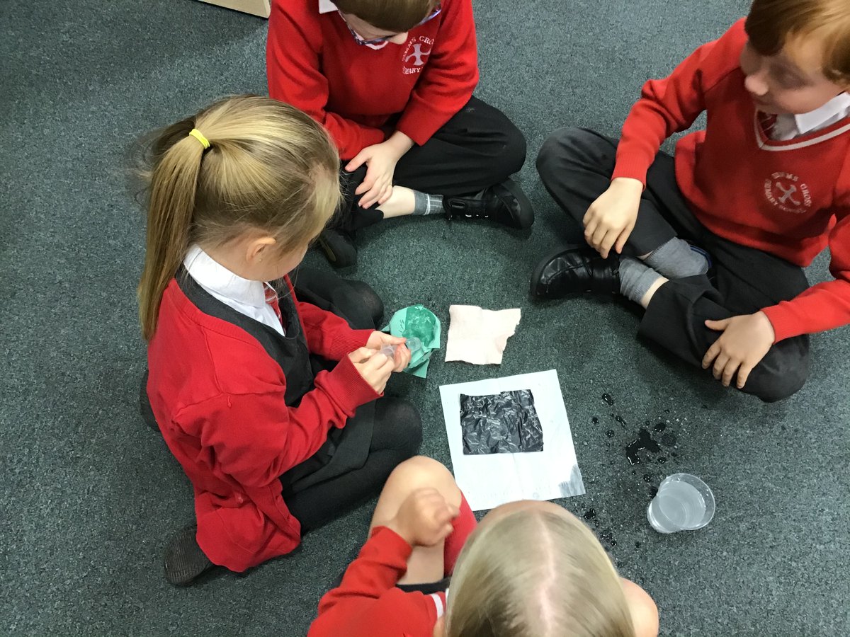 KingswayPAYear1's tweet photo. Year 1 have been investigating which material is best for an umbrella. #SimmsCrossScience https://t.co/mPVBqkj66w