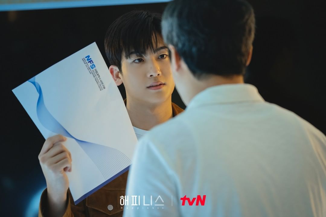 Счастья дорама softbox. Счастье дорама 2021 happiness. Пак хён сик счастье дорама. Счастье дорама софтбокс. Дорама счастье 2021 корея зомби.