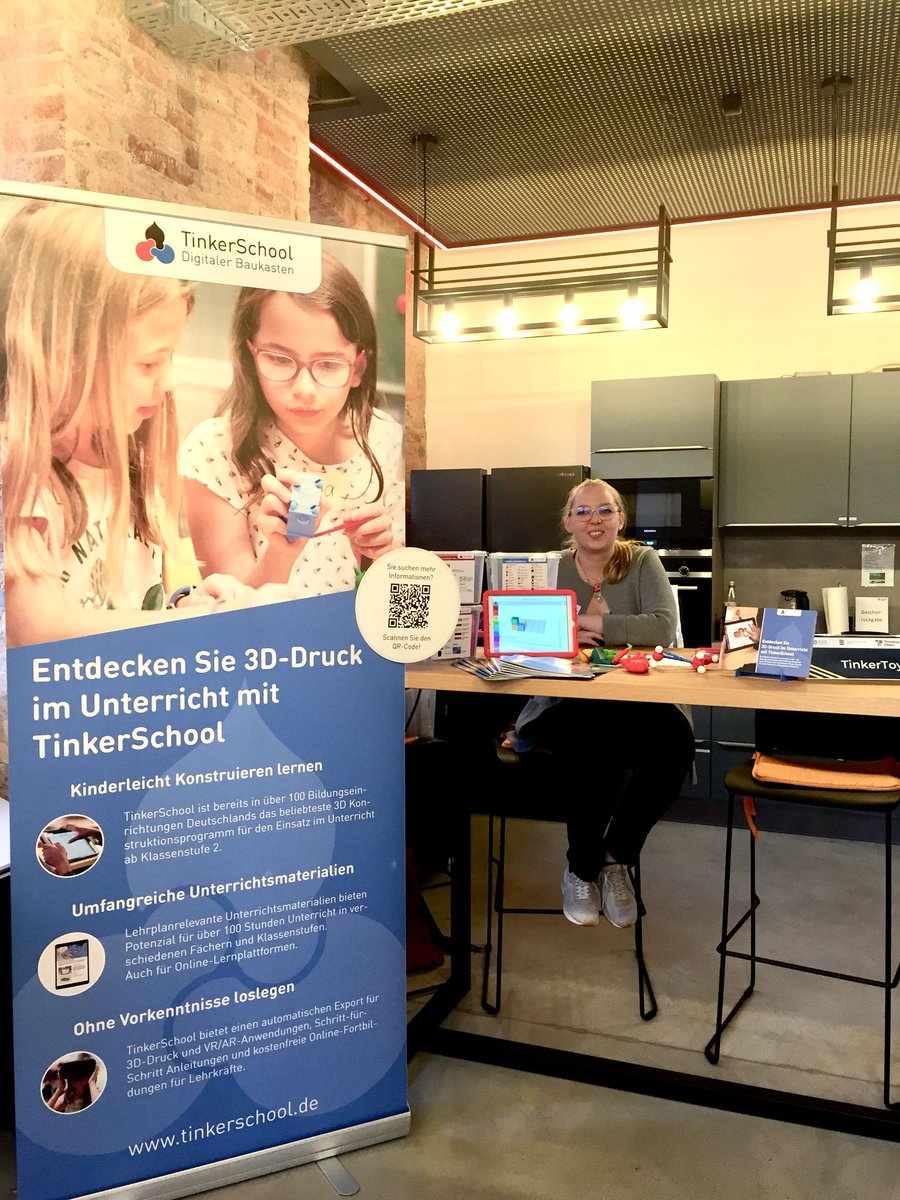Unsere Unterrichtsmaterialien sind nun direkt auf den #eLearning Plattformen OPAL &amp; LernSax verfügbar, Moodle folgt in Kürze. In der <a href="/Werkbank32/">Werkbank32</a> stellten wir die neuen Lerneinheiten letzte Woche im Rahmen der Veranstaltung „Digitaler Wandel in der Bildung“ offiziell vor.
#twlz