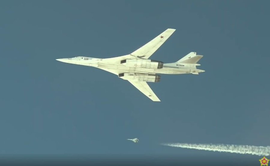 InfoHugoQuentin's tweet image. 🇷🇺🇧🇾 FLASH - La #Russie aide la #Biélorussie à la sécurisation de sa frontière en envoyant des #bombardiers à capacité nucléaire surveiller la frontière avec l’#Ukraine, la #Pologne et la #Lituanie. (Liveuamap)