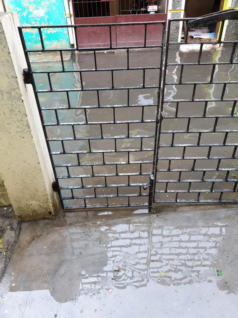 Mohankumar_1997's tweet photo. Rainwater stagnated outside of my house 😔.@Sanjay_Pinto @CHN_Metro_Water @chennaicorp https://t.co/3n6ukRIuuQ